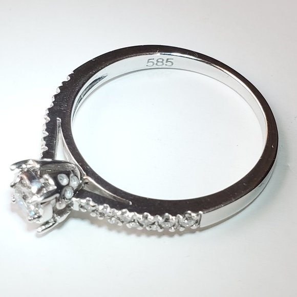 Brand new beautiful diamond engagement 14K white gold ring - Picture 7 of 11